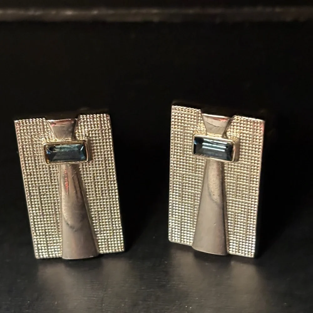 🔴Rectangular Cufflinks, Silver Textured With Blue Stone Vintage